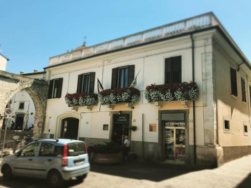 Sei Stelle Acomodação com café da manhã Sulmona Exterior foto